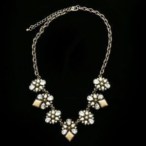 Luxury Crystal Necklace Gold/White NWOT